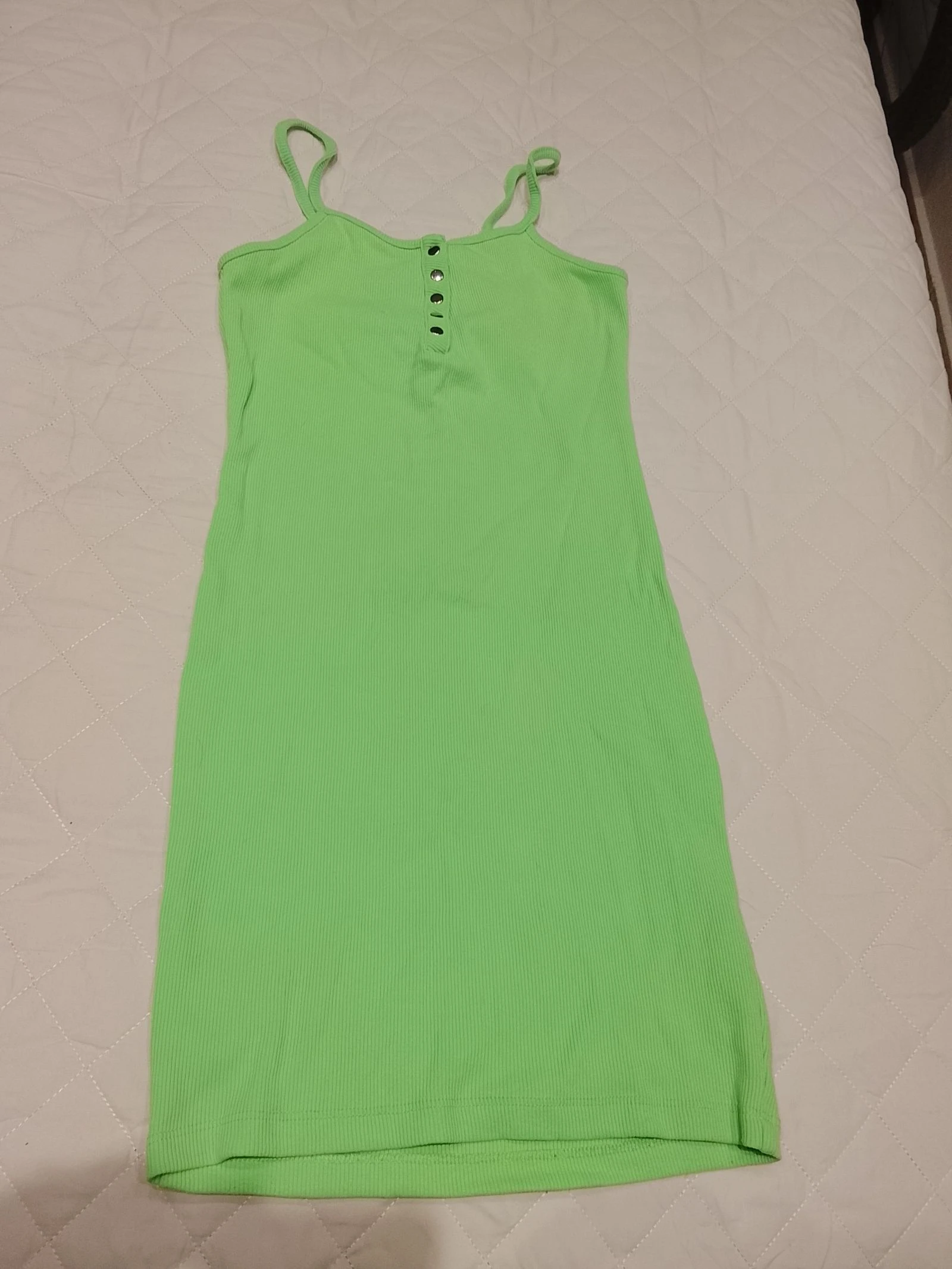 Vestido Bershka verde lima talla S – Ajustado de canalé – 8 €